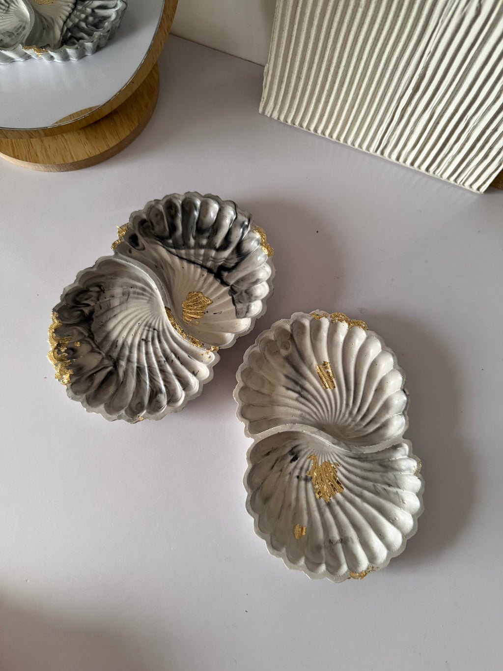 ClamShell dish