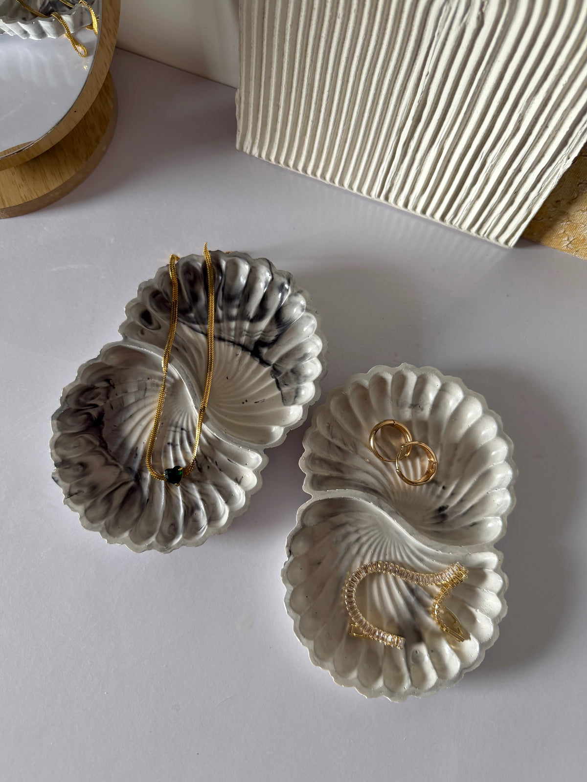 ClamShell dish